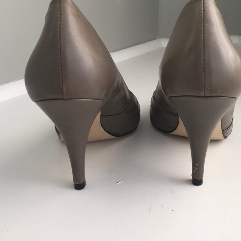 Grey heels - Picture 3 of 3